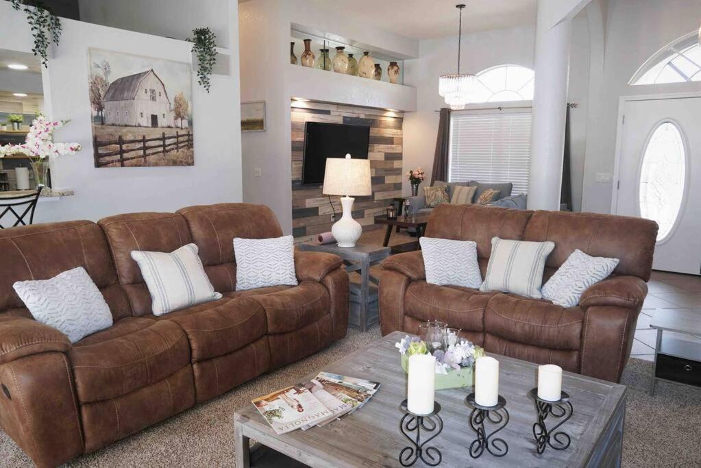 Peachland Getaway With Pool And Tiki Bar Villa Port Charlotte Exteriör bild
